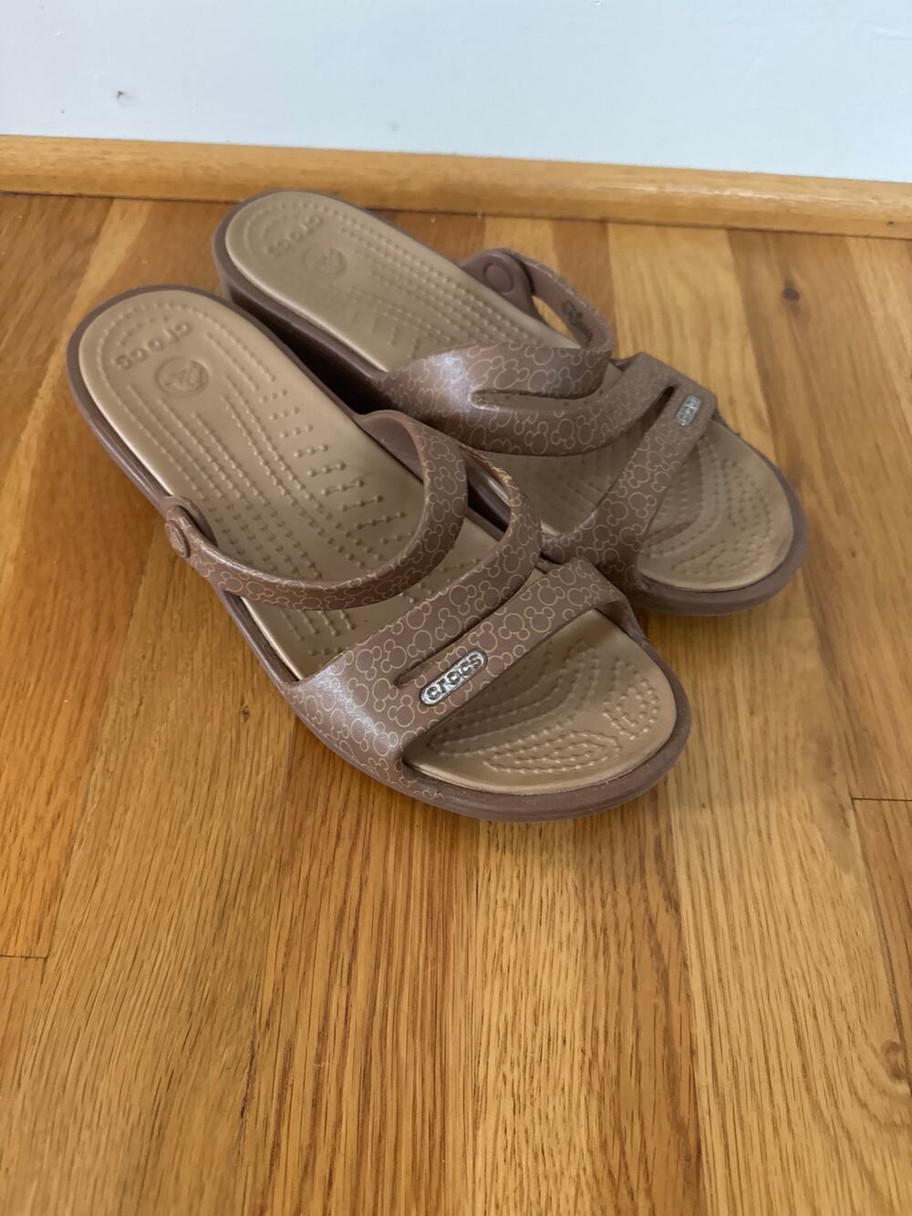 Crocs Disney Patricia Mickey Mouse Wedge sandal Women Size W 6 Brown Tan